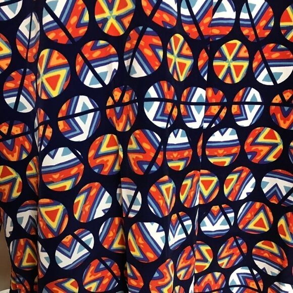 NWT Lularoe Lindsay top - Picture 5 of 6